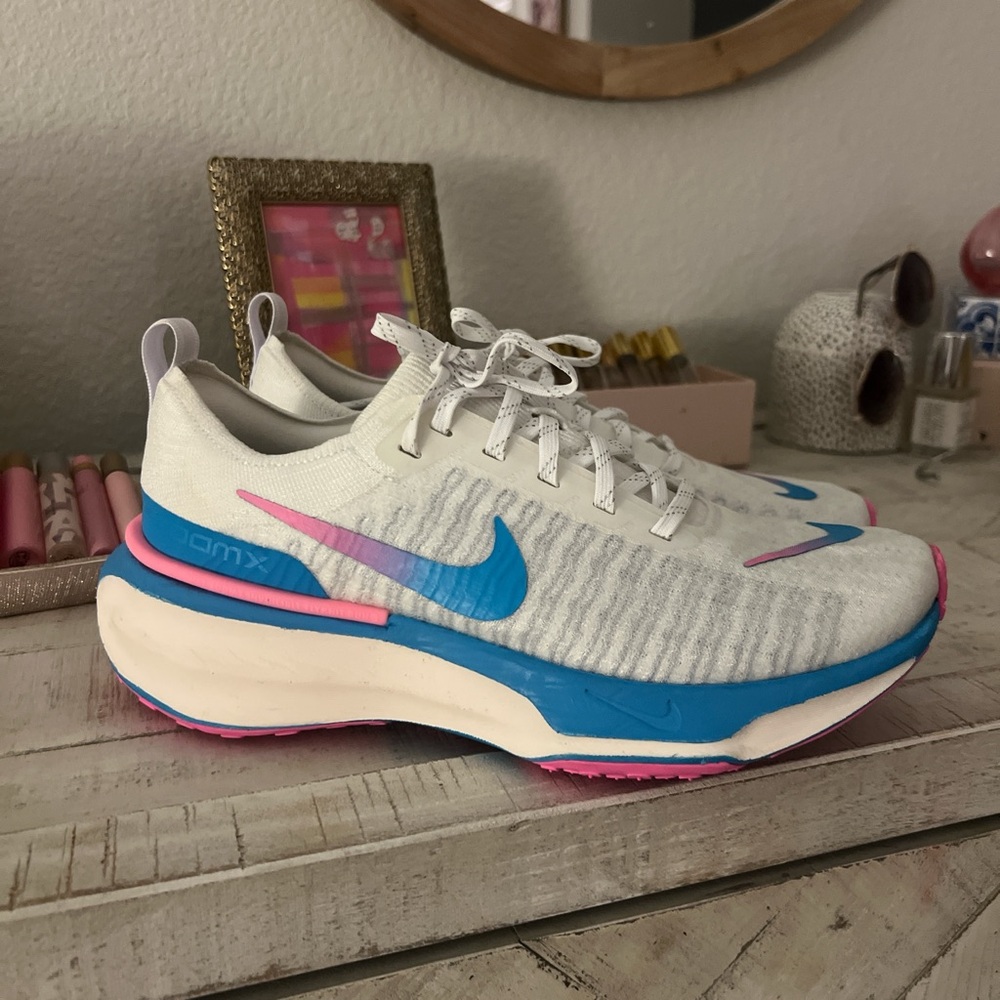 Nike Women's White, Blue, and Pink Athletic Shoes